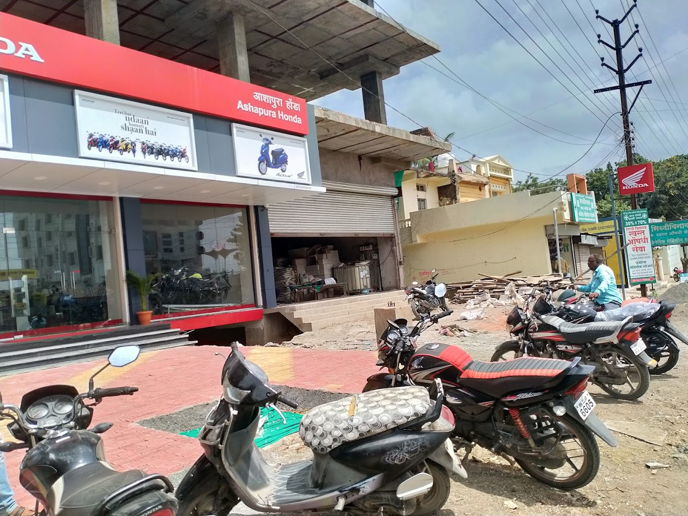 Ashapura HONDA Two Wheeler Motorcycle and Scooter Showroom