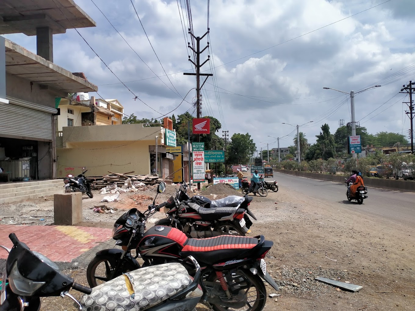 Ashapura HONDA Two Wheeler Motorcycle and Scooter Showroom
